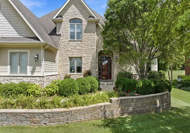 Photo 2 of Single family home for sale at 6117 Whitetail Ridge Dr, Yorkville, IL 60560 | MLS# 12706518 | Listing updated on 2026-09-28