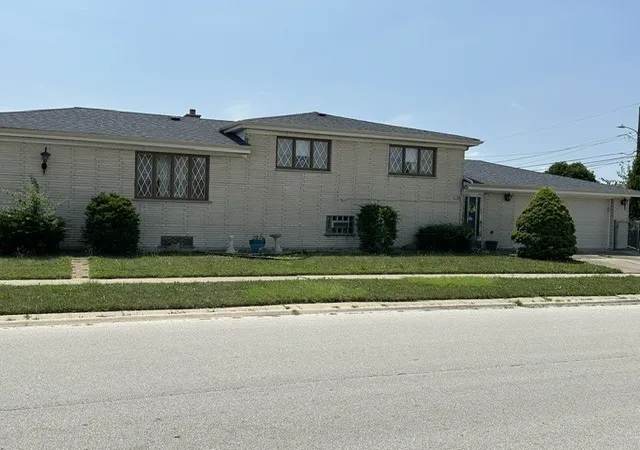 Photo 1 of Single family home for sale at 526 Manistee Ave, Calumet City, IL 60409 | MLS# 12706557 | Listing updated on 2026-09-07