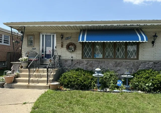 Photo 3 of Single family home for sale at 526 Manistee Ave, Calumet City, IL 60409 | MLS# 12706557 | Listing updated on 2026-09-07