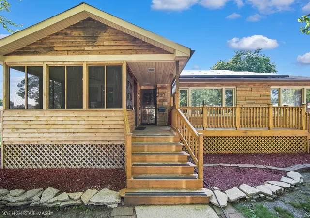 Photo 2 of Single family home for sale at 3032 W 100th Place, Evergreen Park, IL 60805 | MLS# 12706558 | Listing updated on 2026-09-14