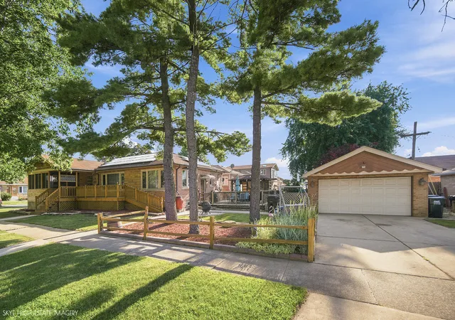 Photo 2 of Single family home for sale at 3032 W 100th Place, Evergreen Park, IL 60805 | MLS# 12706558 | Listing updated on 2026-09-14