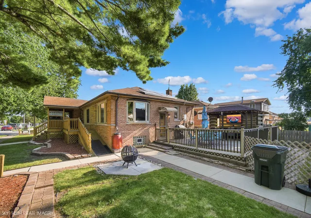 Photo 3 of Single family home for sale at 3032 W 100th Place, Evergreen Park, IL 60805 | MLS# 12706558 | Listing updated on 2026-09-14