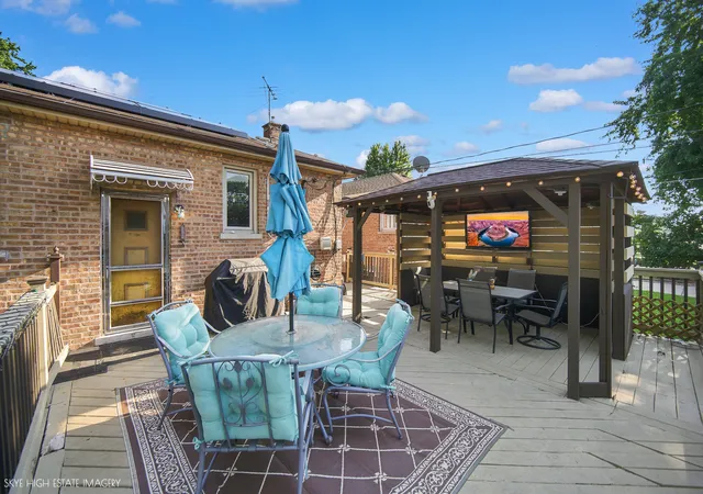 Photo 4 of Single family home for sale at 3032 W 100th Place, Evergreen Park, IL 60805 | MLS# 12706558 | Listing updated on 2026-09-14