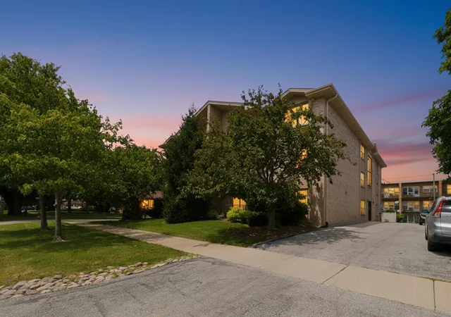 Photo 1 of Condo for sale at 4020 W 105th Street #3E, Oak Lawn, IL 60453 | MLS# 12706570 | Listing updated on 2026-08-27