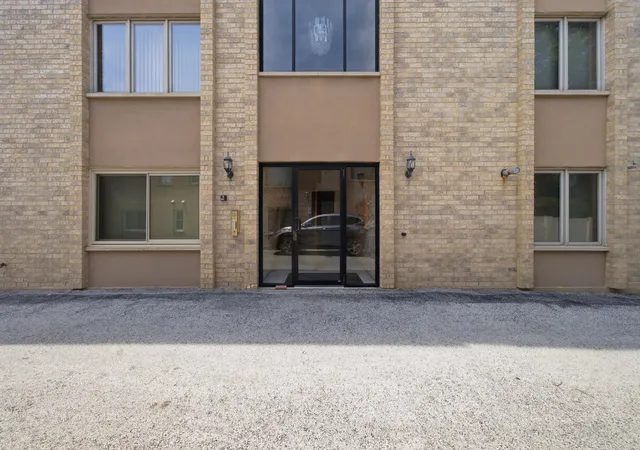 Listing Photo 2 - Condo for sale in building located at 4020 W 105Th St, Oak Lawn, IL 60453 - Unit #3E