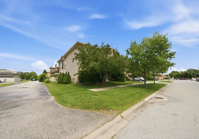 Listing Photo 4 - Condo for sale in building located at 4020 W 105Th St, Oak Lawn, IL 60453 - Unit #3E
