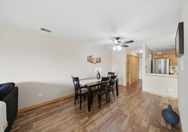 Listing Photo 5 - Condo for sale in building located at 4020 W 105Th St, Oak Lawn, IL 60453 - Unit #3E