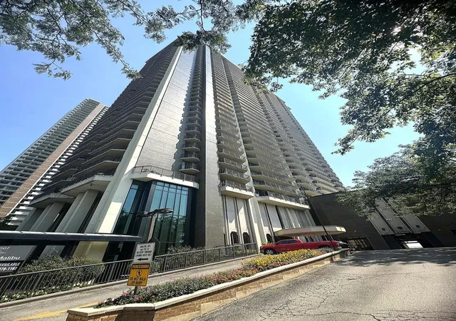 Photo 1 of Condo for sale at 6007 N Sheridan Rd #20H, Chicago, IL 60660 | MLS# 12706580 | Listing updated on 2026-10-05