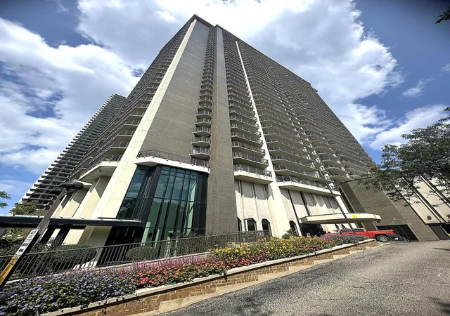 Photo 2 of Condo for sale at 6007 N Sheridan Rd #20H, Chicago, IL 60660 | MLS# 12706580 | Listing updated on 2026-10-05