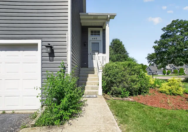Listing Photo 4 - Condo for sale in building located at 440 Newport Cir, Oswego, IL 60543