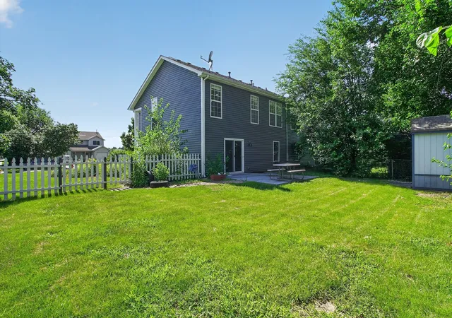 Listing Photo 5 - Condo for sale in building located at 440 Newport Cir, Oswego, IL 60543