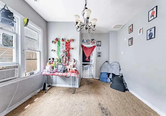 Listing Photo 4 - Condo for sale in building located at 4052 S Campbell Ave, Chicago, IL 60632