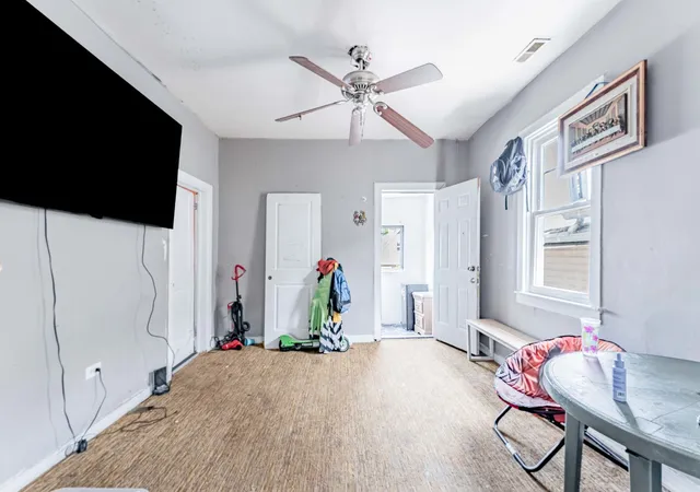 Listing Photo 5 - Condo for sale in building located at 4052 S Campbell Ave, Chicago, IL 60632