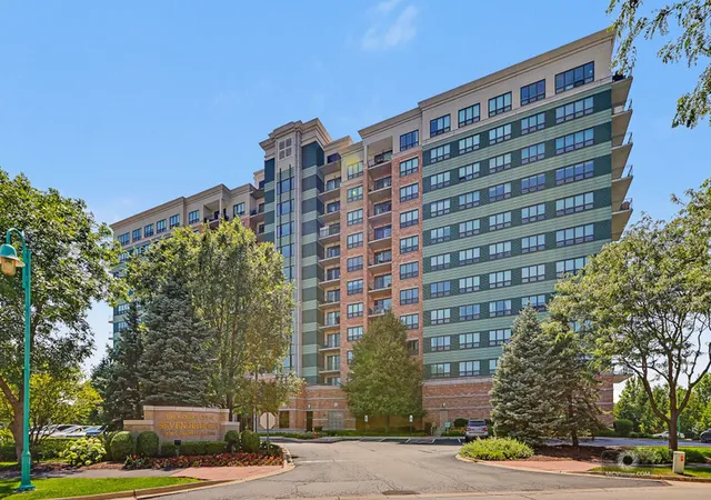 Listing Photo 1 - Condo for sale in building located at 6420 Double Eagle Dr, Woodridge, IL 60517 - Unit #905