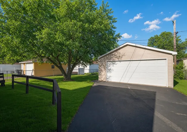 3rd image of 752 E 164Th St, South Holland, IL 60473 | MLS# 12706673