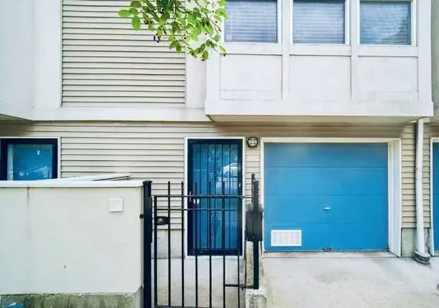 Townhouse for sale at 1009 E 61st Street, Chicago, IL 60637 | MLS# 12706715
