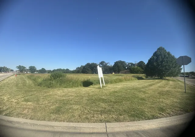 5th image of 12025 Oakcrest Dr, Huntley, IL 60142 | MLS# 12706723