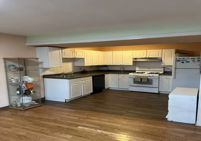 Listing Photo 4 - Condo for sale in building located at 889 Oxford Pl, Wheeling, IL 60090 - Unit #889