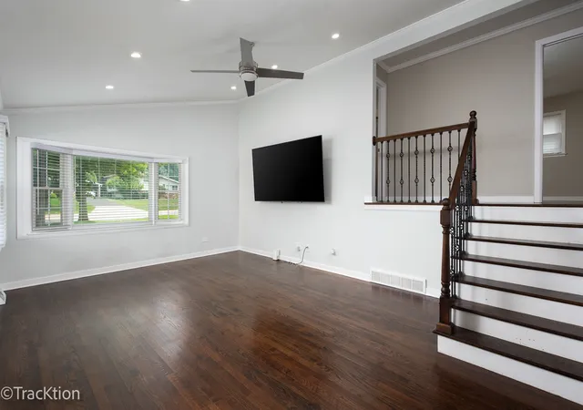 Photo 2 of Single family home for sale at 579 Coolidge Ave, Glen Ellyn, IL 60137 | MLS# 12706832 | Listing updated on 2026-08-02