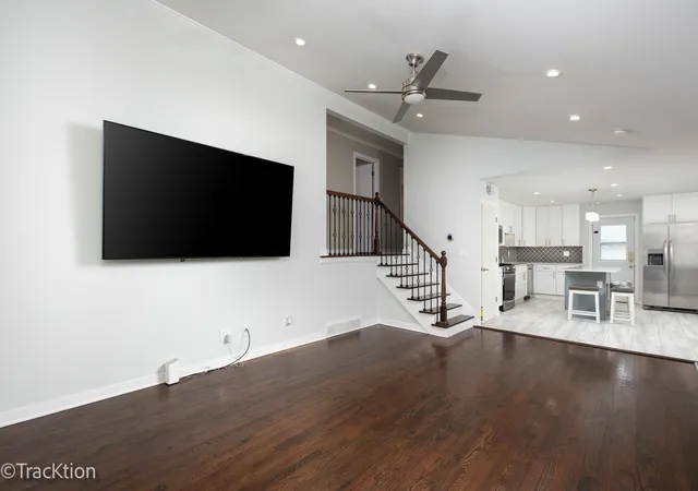 Photo 3 of Single family home for sale at 579 Coolidge Ave, Glen Ellyn, IL 60137 | MLS# 12706832 | Listing updated on 2026-08-02