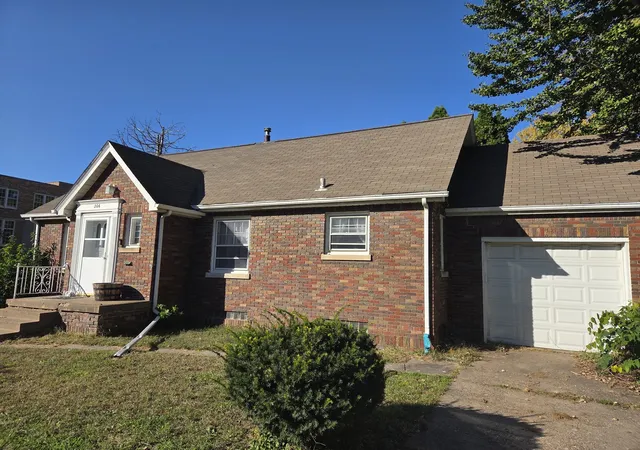 Photo 1 of Single family home for sale at 206 E Locust St, Davenport, IA 52803 | MLS# 12706841 | Listing updated on 2026-10-28