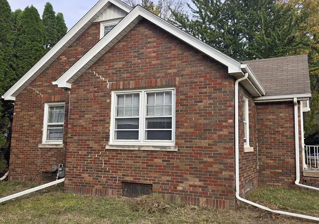 Photo 2 of Single family home for sale at 206 E Locust St, Davenport, IA 52803 | MLS# 12706841 | Listing updated on 2026-10-28