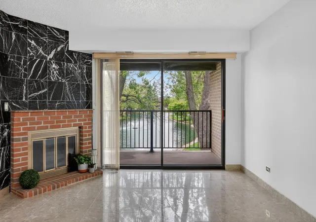 Listing Photo 4 - Condo for sale in building located at 8212 Anchor Dr, Woodridge, IL 60517 - Unit #508