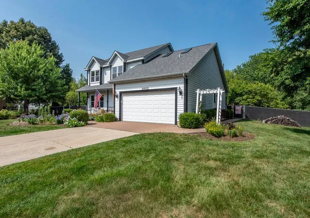 Photo 3 of Sale Pending at 3002 Highland Ct, Winthrop Harbor, IL 60096 | MLS# 12706924 | Listing updated on 2026-09-19