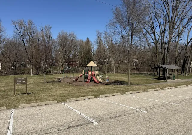 Photo 4 of Land for sale at Lot E 1 Hilltop Blvd, Oakwood Hills, IL 60013 | MLS# 12706930 | Listing updated on 2026-08-28