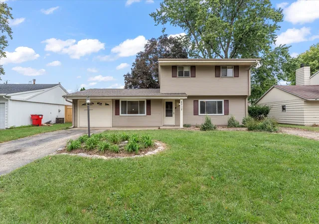 Photo 2 of Single family home for sale at 2712 Alton Dr, Champaign, IL 61821 | MLS# 12706939 | Listing updated on 2026-09-30