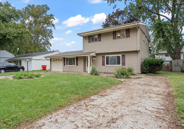 Photo 3 of Single family home for sale at 2712 Alton Dr, Champaign, IL 61821 | MLS# 12706939 | Listing updated on 2026-09-30