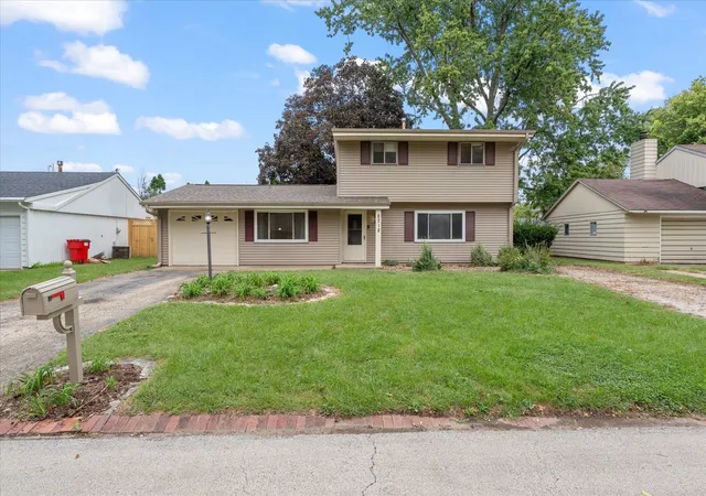 Photo 3 of Single family home for sale at 2712 Alton Dr, Champaign, IL 61821 | MLS# 12706939 | Listing updated on 2026-09-30