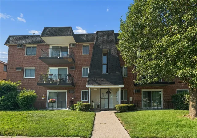 Photo 2 of Condo for sale at 12850 Crestbrook Ct #7, Crestwood, IL 60418 | MLS# 12707026 | Listing updated on 2026-09-15