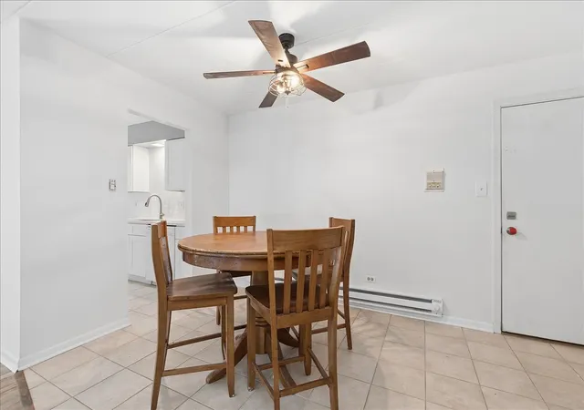 Listing Photo 4 - Condo for sale in building located at 12850 Crestbrook Ct, Crestwood, IL 60418 - Unit #7
