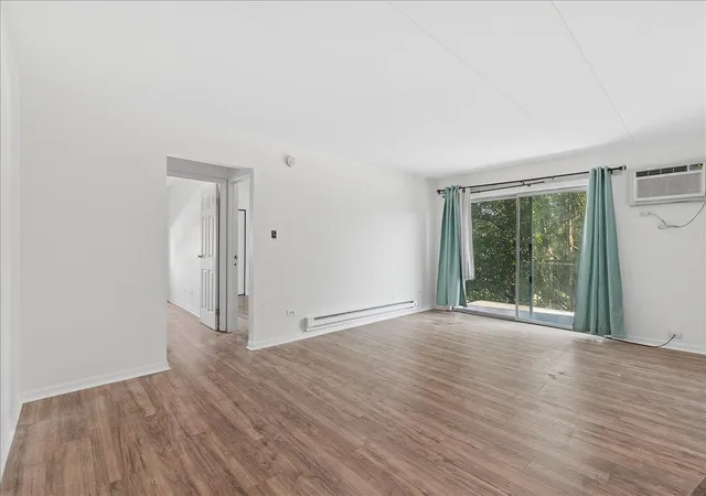 Listing Photo 5 - Condo for sale in building located at 12850 Crestbrook Ct, Crestwood, IL 60418 - Unit #7