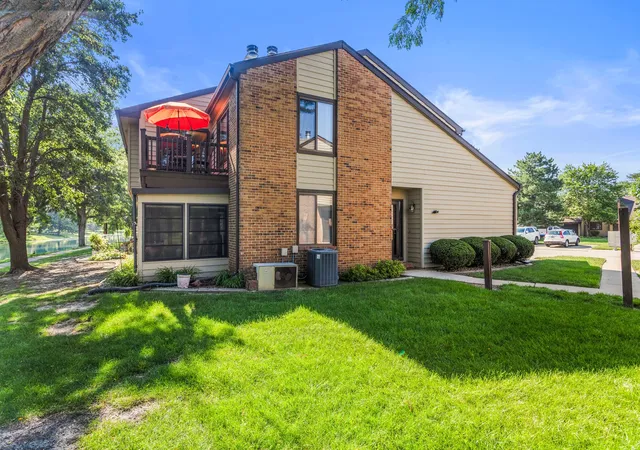 Photo 2 of Condo for sale at 2104 Harbortown Cir #2104, Champaign, IL 61821 | MLS# 12707027 | Listing updated on 2026-08-06
