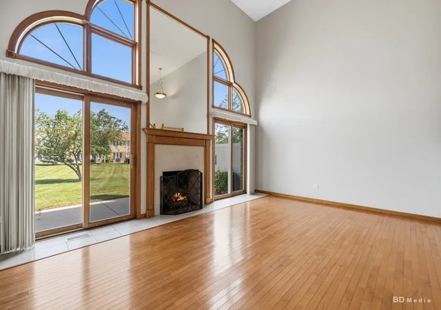Photo 3 of Townhouse for sale at 8616 Bantry Blvd, Tinley Park, IL | MLS# 12707055 | Listing updated on 2026-09-20