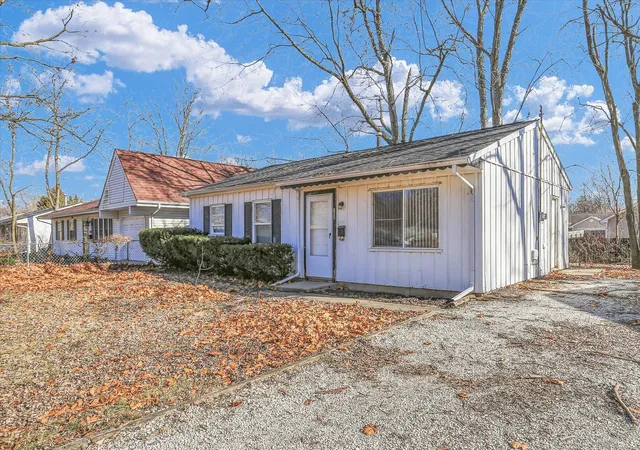 2nd image of 704 S Scottswood Dr, Urbana, IL 61802 | MLS# 12707068