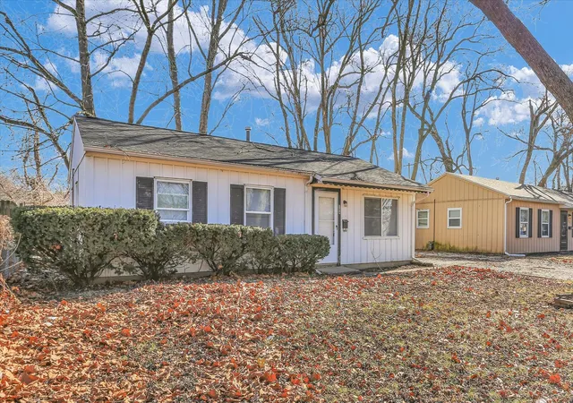 Photo 3 of Single family home for sale at 704 S Scottswood Dr, Urbana, IL 61802 | MLS# 12707068 | Listing updated on 2026-09-27