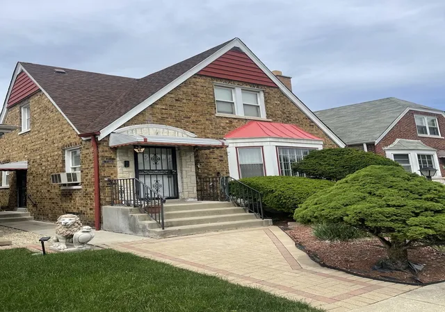 2nd image of 10216 S Calumet Ave, Chicago, IL 60628 | MLS# 12707078