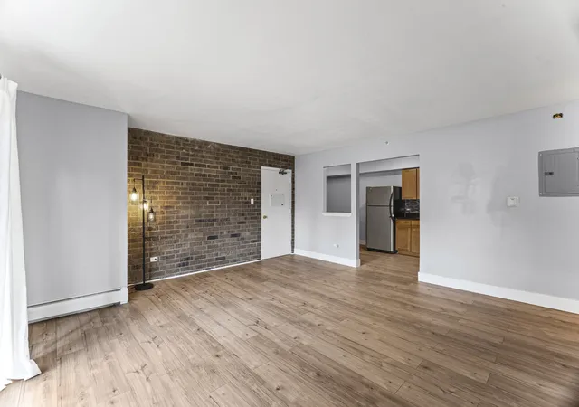 Listing Photo 4 - Condo for sale in building located at 160 S La Londe Ave, Addison, IL 60101 - Unit #1F
