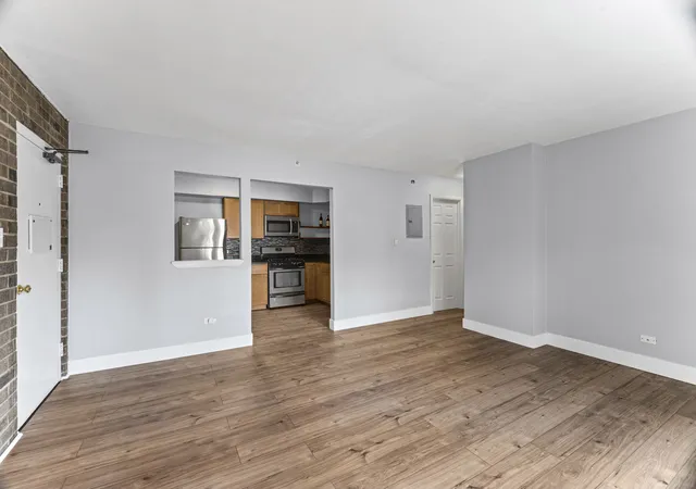 Listing Photo 5 - Condo for sale in building located at 160 S La Londe Ave, Addison, IL 60101 - Unit #1F