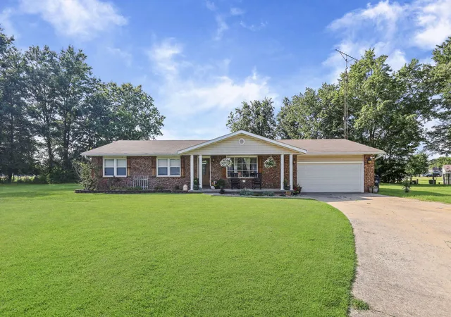 2nd image of 380 Northwood, Salem, IL 62881 | MLS# 12707114