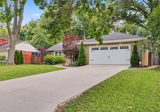 2nd image of 706 La Sell Dr, Champaign, IL 61820 | MLS# 12707130