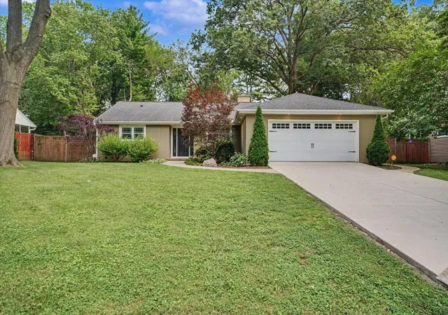 image of 706 La Sell Dr, Champaign, IL 61820 | MLS# 12707130