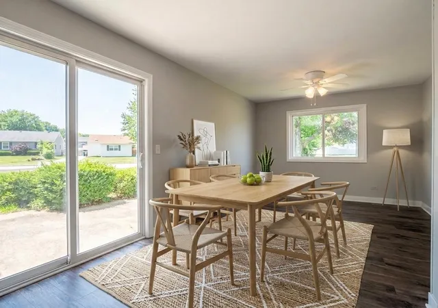 Photo 3 of Townhouse for sale at 536 Alton Ct, Carol Stream, IL 60188 | MLS# 12707179 | Listing updated on 2026-09-01