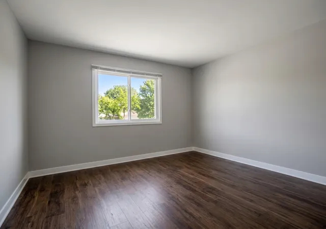 Photo 4 of Townhouse for sale at 536 Alton Ct, Carol Stream, IL 60188 | MLS# 12707179 | Listing updated on 2026-09-20
