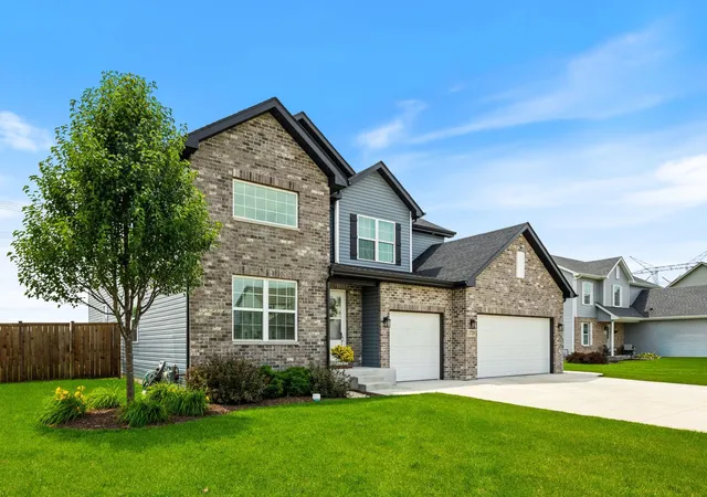 Photo 2 of Sale Pending at 27329 W Deer Holw Ln, Channahon, IL 60410 | MLS# 12707188 | Listing updated on 2026-08-31