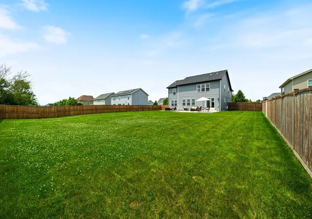 Photo 4 of Sale Pending at 27329 W Deer Holw Ln, Channahon, IL 60410 | MLS# 12707188 | Listing updated on 2026-08-31