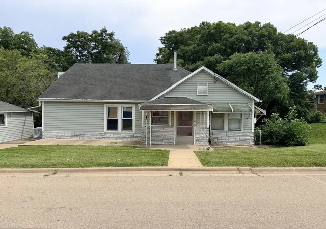 1st image of 610 Wyatt Ave, Oglesby, IL 61348 | MLS# 12707224